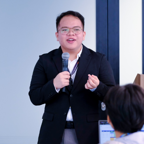 Lesmon speaking at an event